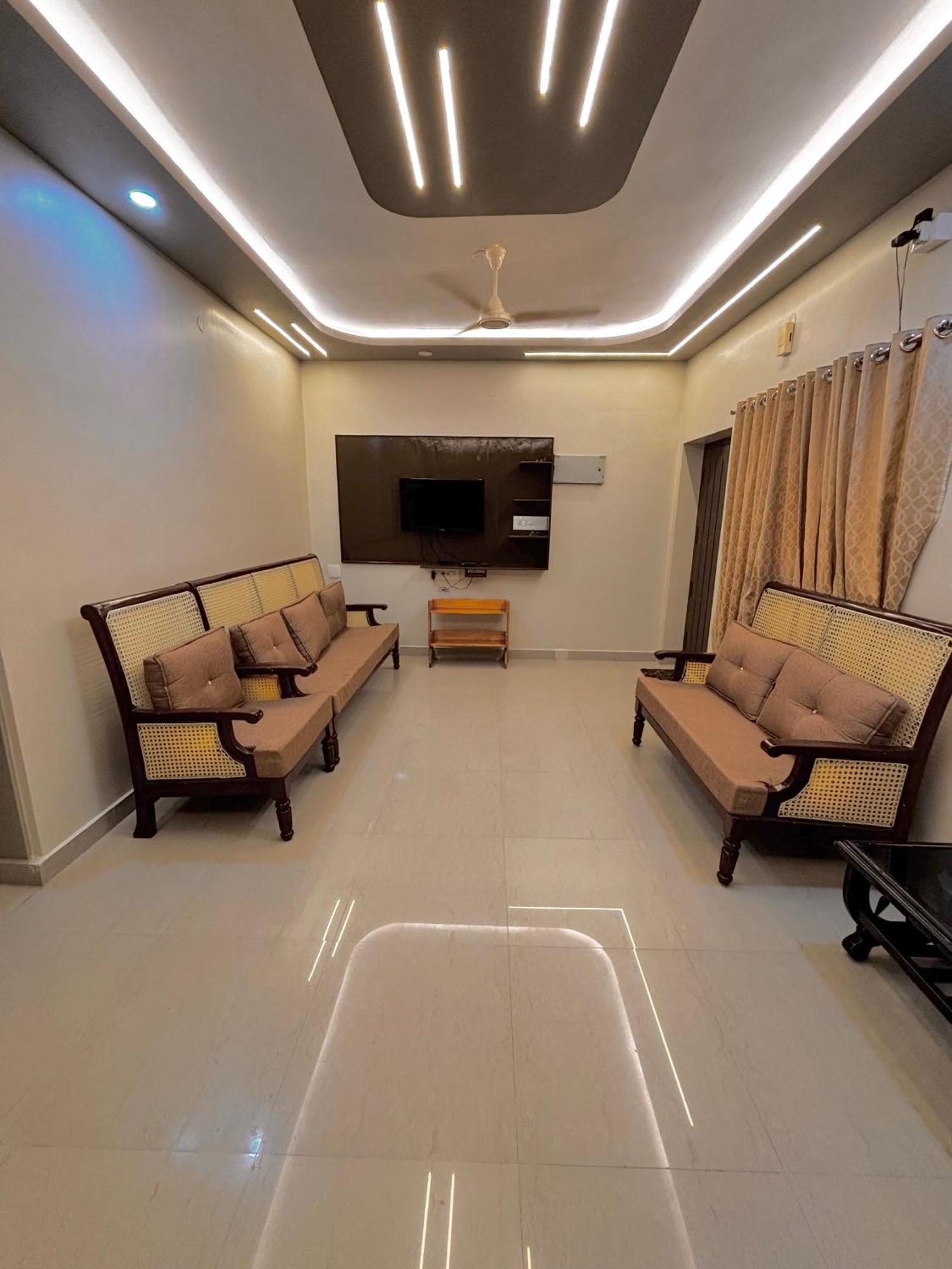 Srirangam Service Apartment Tiruchirappalli ภายนอก รูปภาพ
